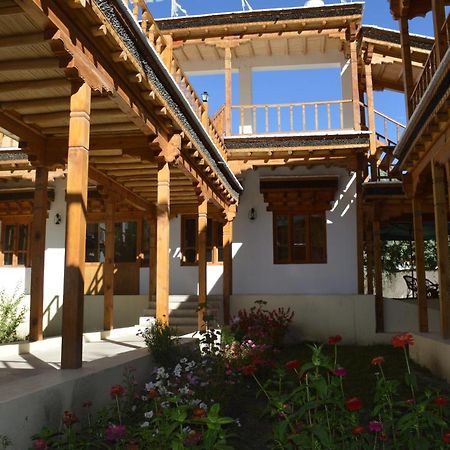 Lha-Ri-Sa Resort Лех Экстерьер фото